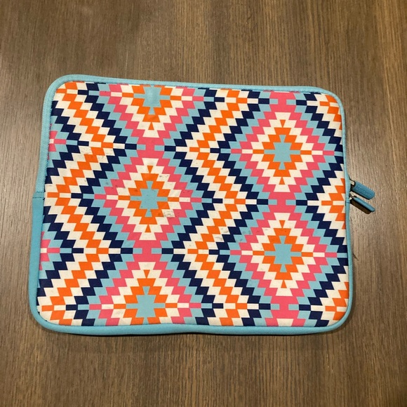 The Macbeth Collection Zippered Tablet Sleeve Preowned - Picture 1 of 7